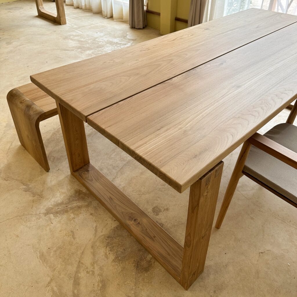 วิธีดูแลเฟอร์นิเจอร์ไม้สัก by SHUND Furniture
