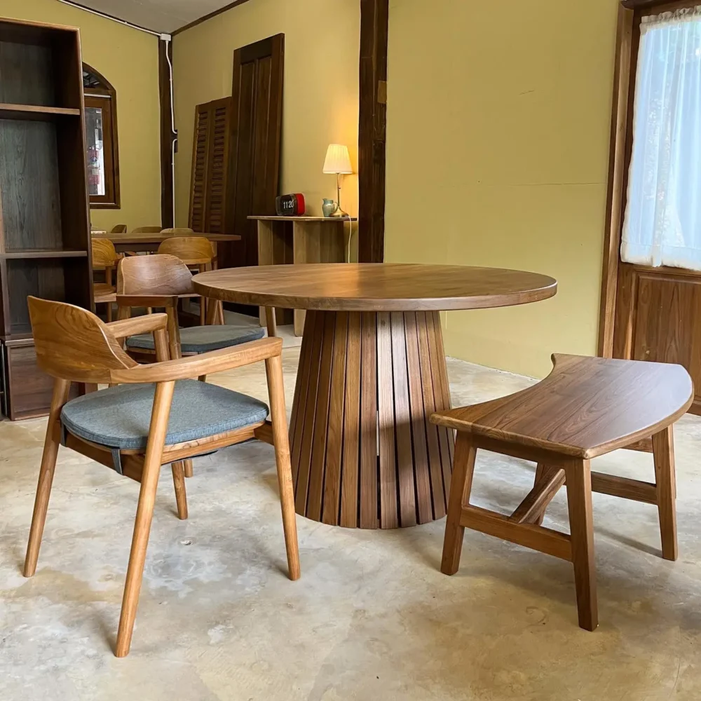 โต๊ะกลมไม้สักเก่ารุ่น lath BY SHUND Furniture