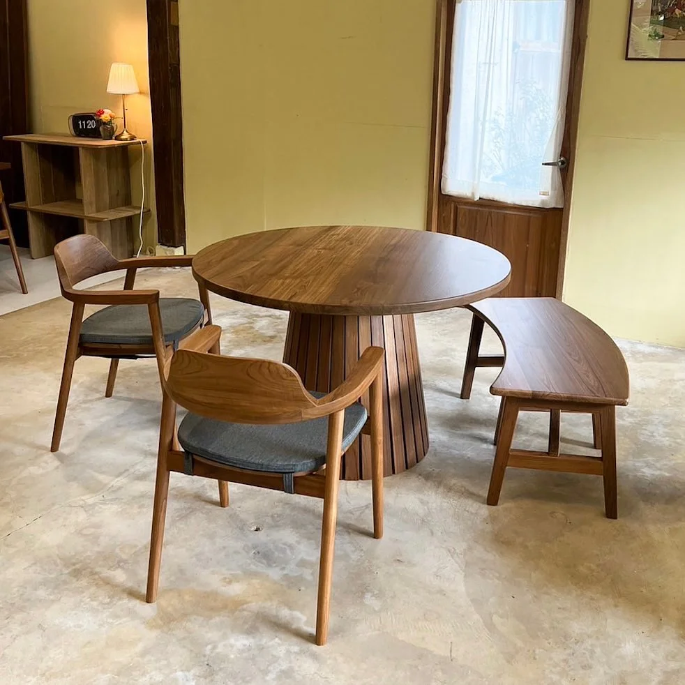 โต๊ะกลมไม้สักเก่ารุ่น lath 2 โต๊ะกลมไม้สักเก่ารุ่น lath BY Shund Furniture