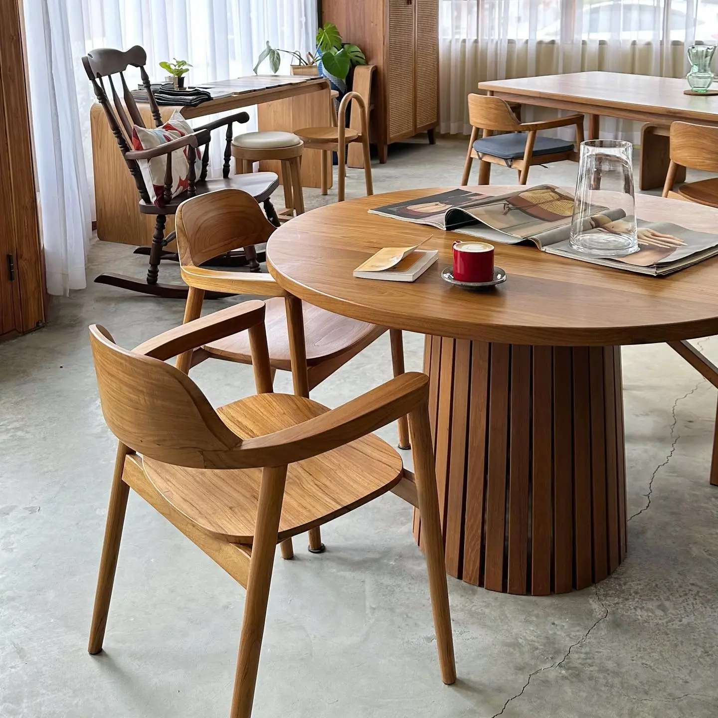 โต๊ะกลมไม้สักเก่ารุ่น lath 3 โต๊ะกลมไม้สักเก่ารุ่น lath by SHUND furniture