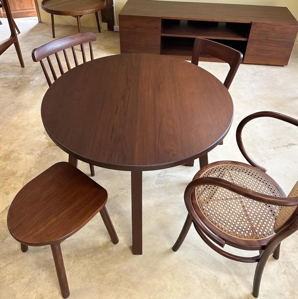 โตํะกลมไม้สักเก่ารุ่น flat BY SHUND Furniture